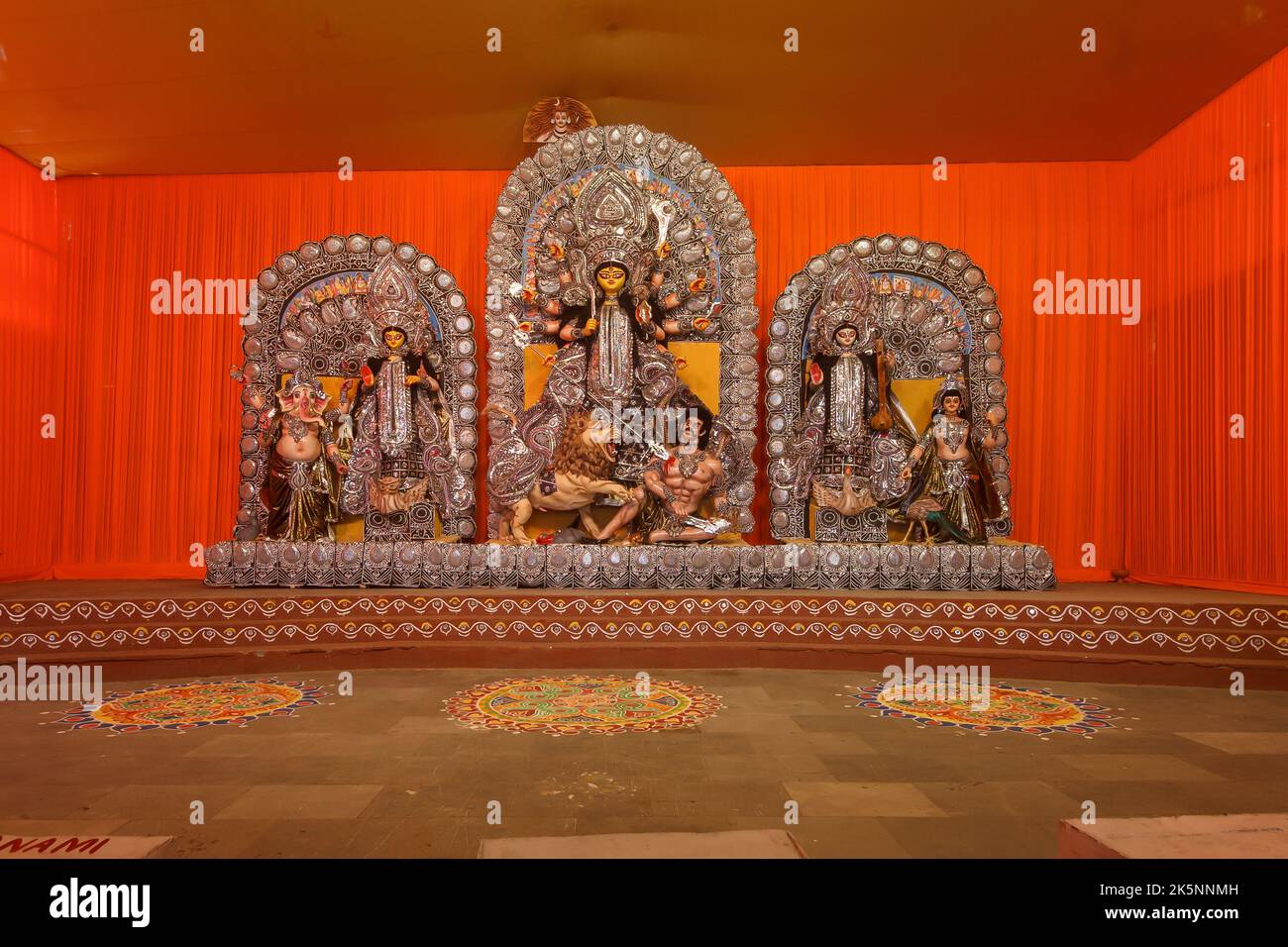 I-Block ,C.R.Park , New Delhi Dt-1 Oct 2022 . Ein Blick auf Durga Idiol in Puja Pandal Stockfoto
