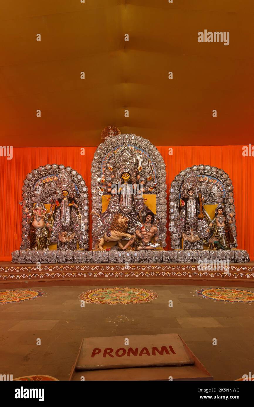 I-Block ,C.R.Park , New Delhi Dt-1 Oct 2022 . Ein Blick auf Durga Idiol in Puja Pandal Stockfoto