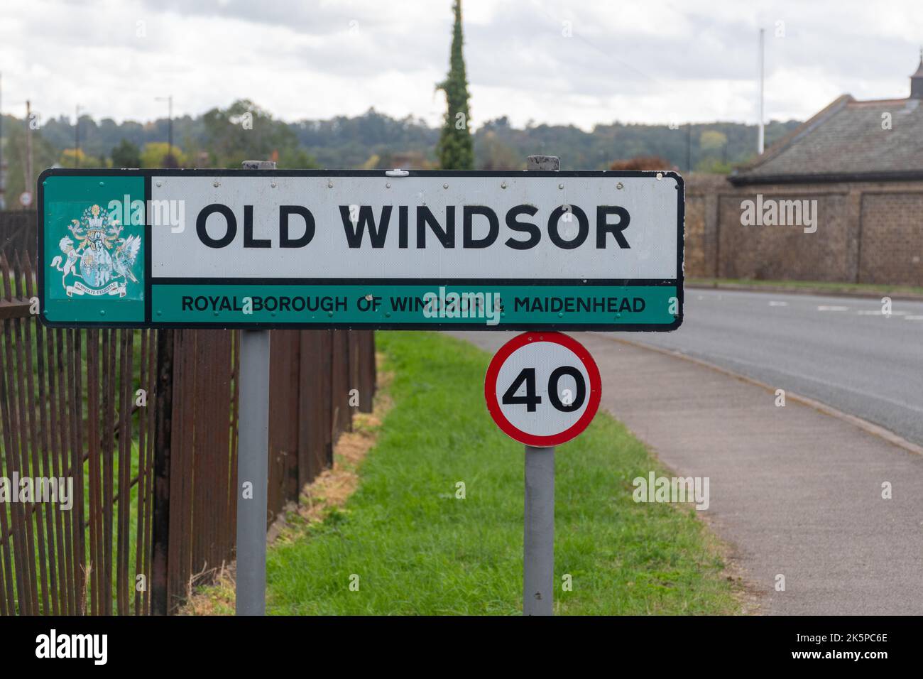 Altes Windsor Dorfschild, Bergland, England, Großbritannien Stockfoto
