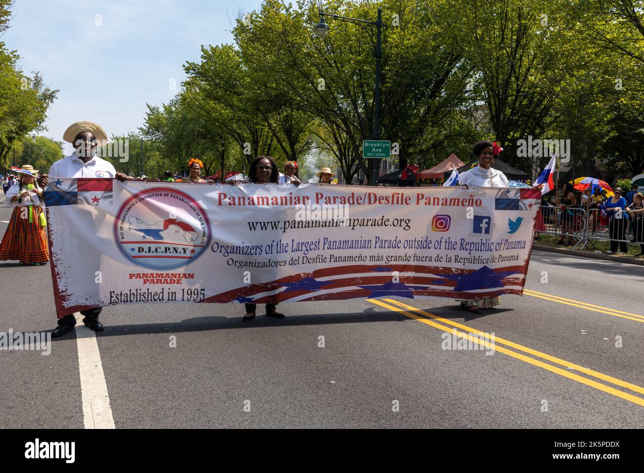 Die West Indian Labor Day Parade 2022 in Brooklyn NY - wunderschöne Kostüme, Tanz Stockfoto