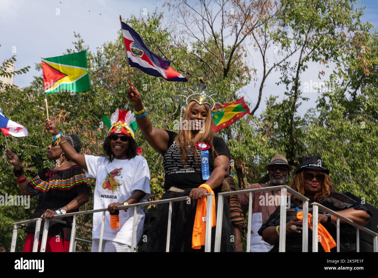 Die West Indian Labor Day Parade 2022 in Brooklyn NY - wunderschöne Kostüme, Tanz Stockfoto