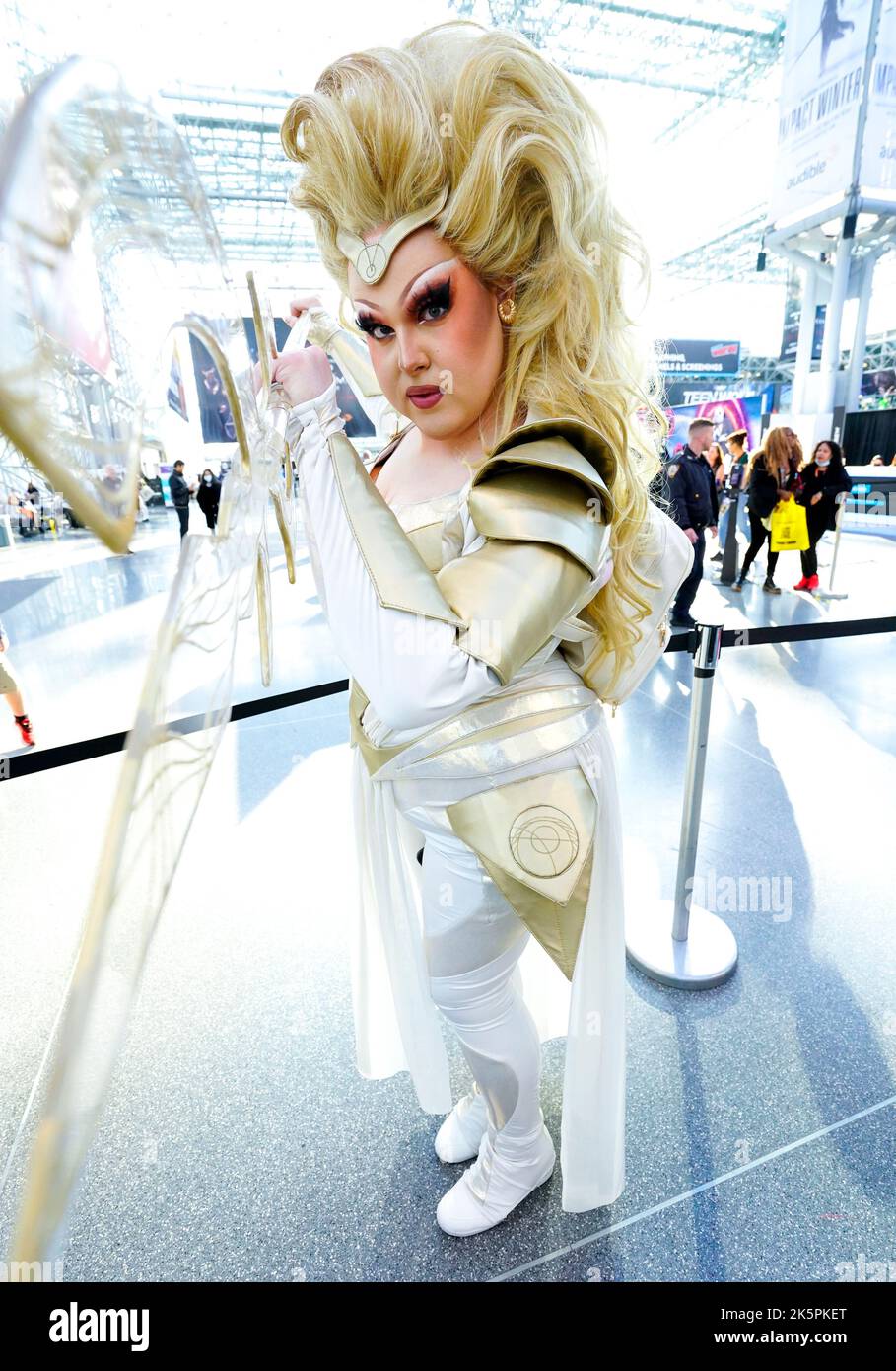 New York, USA. 09. Oktober 2022. 10/09/2022 New York City, NY Drag Queen Sal Minella während des letzten Tages der New York Comic Con Abfahrten, die am 9. Oktober 2022 im Jacob Javitz Center in New York City stattfand. Foto von Jennifer Graylock-Alamy Nachrichtenquelle: Jennifer Graylock/Alamy Live News Stockfoto