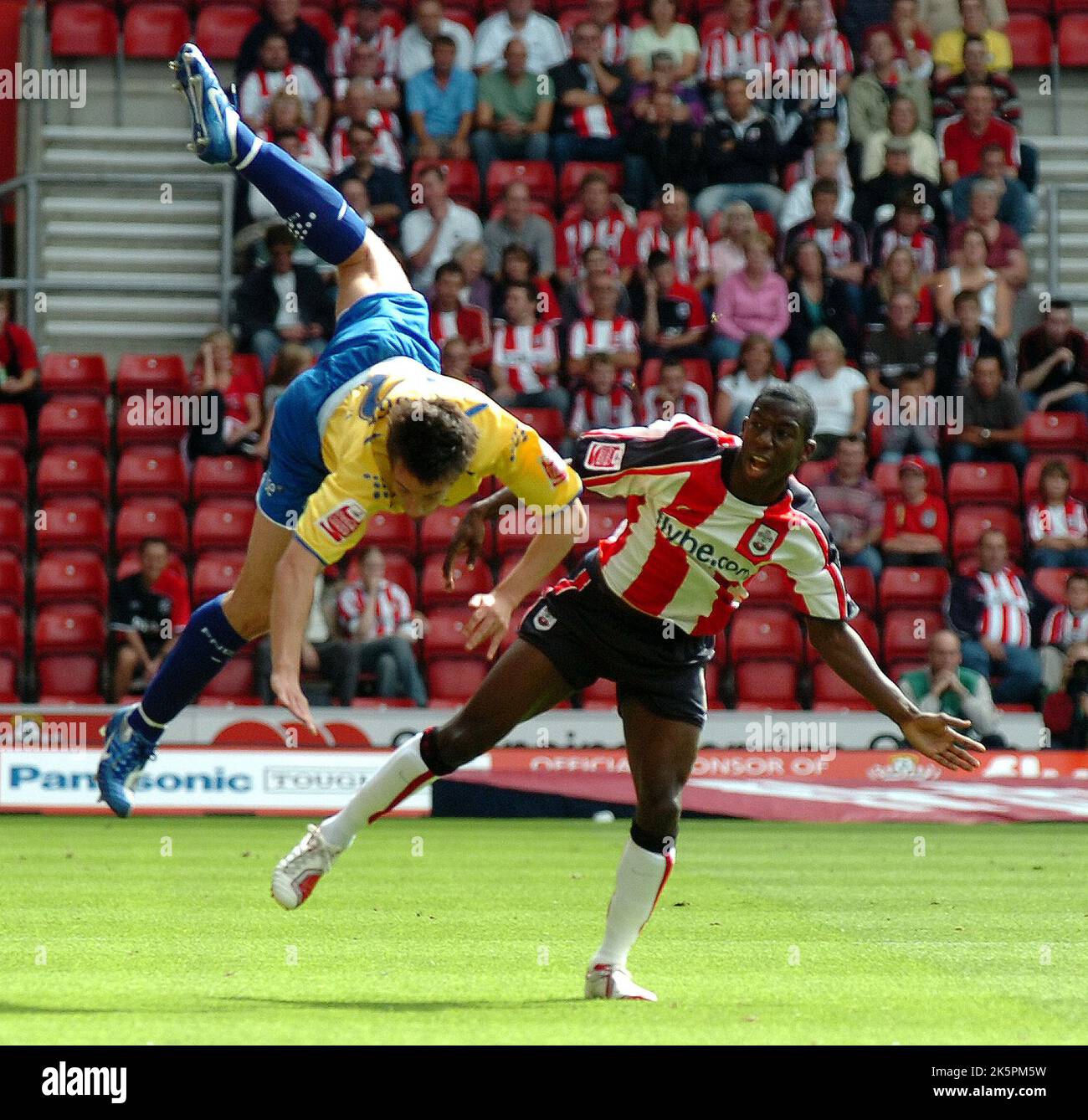 SOUTHAMPTON V PRESTON SEAN ST. LEGER CLAERS SPEKTAKULÄR VON BRADLEY WRIGHT PHILLIPS PIC MIKE WALKER, 2006 Stockfoto