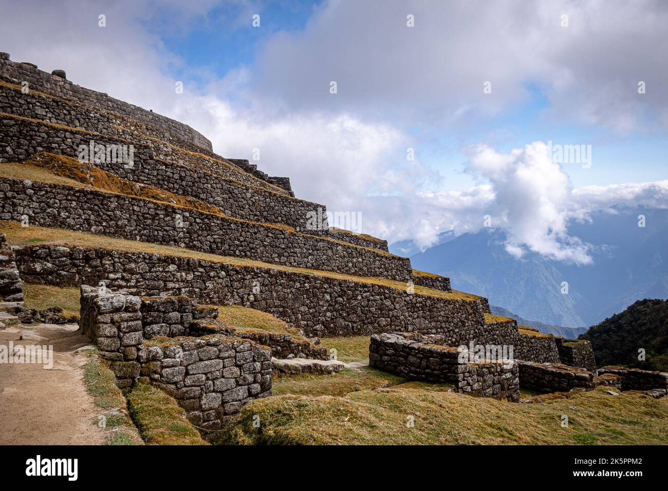 Tag 3 des Inca Trail - dieser Tag bot dem Wanderer eine wohlverdiente Fülle an Ansichten und Ausblicken - die perfekte Einstellung für den 4.. Und letzten Tag. Stockfoto