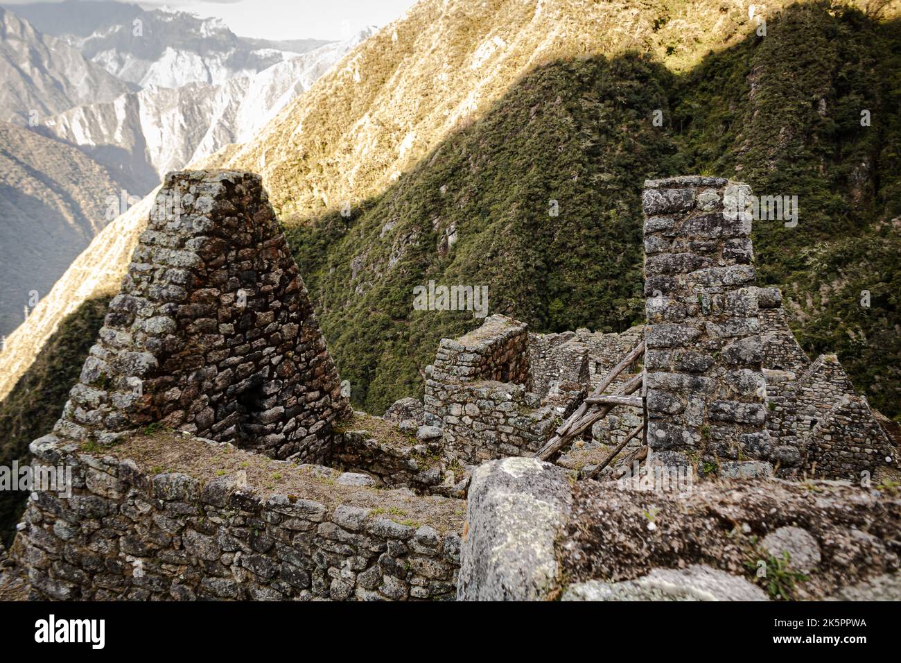 Tag 3 des Inca Trail - dieser Tag bot dem Wanderer eine wohlverdiente Fülle an Ansichten und Ausblicken - die perfekte Einstellung für den 4.. Und letzten Tag. Stockfoto