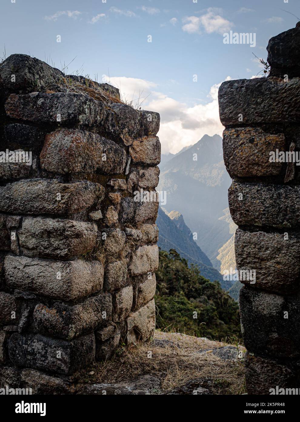 Tag 3 des Inca Trail - dieser Tag bot dem Wanderer eine wohlverdiente Fülle an Ansichten und Ausblicken - die perfekte Einstellung für den 4.. Und letzten Tag. Stockfoto
