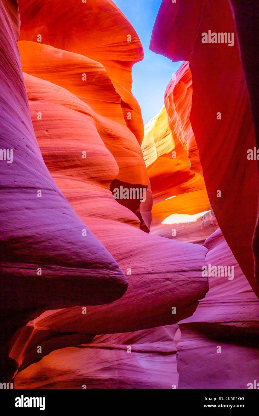 Antelope Slot Canyon beleuchtet durch Sonnenlicht, Page, Arizona, USA Stockfoto