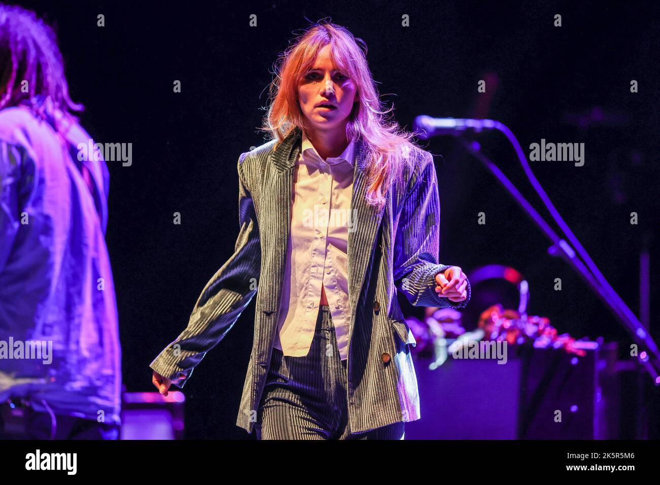 Suki Waterhouse tritt in Durham, NC, auf Stockfoto