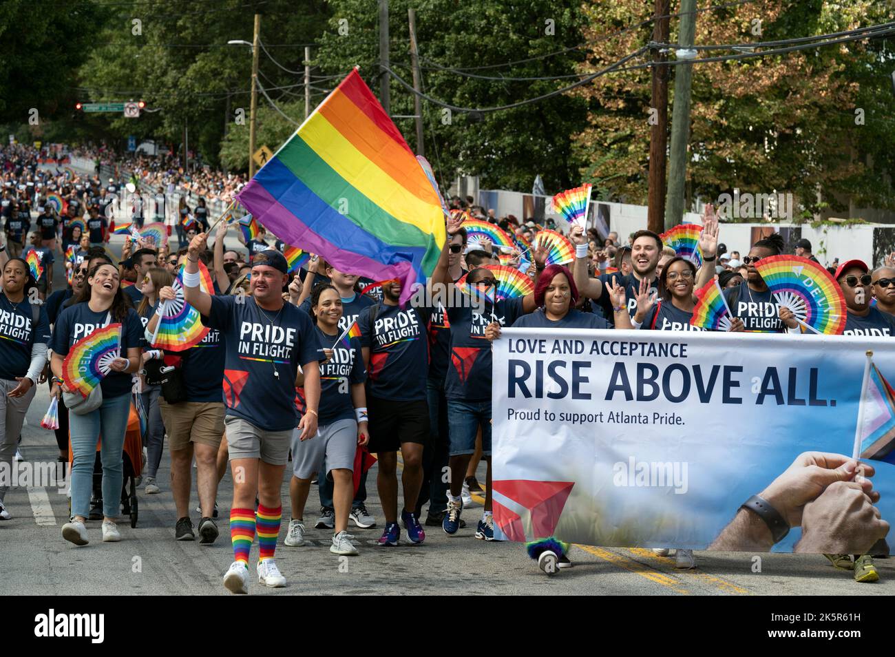 Atlanta Georgia Usa 9 Oktober 2022 Tausende Von Atlantas Lgbtq Gemeinde Zwangen Den Midtown 9412