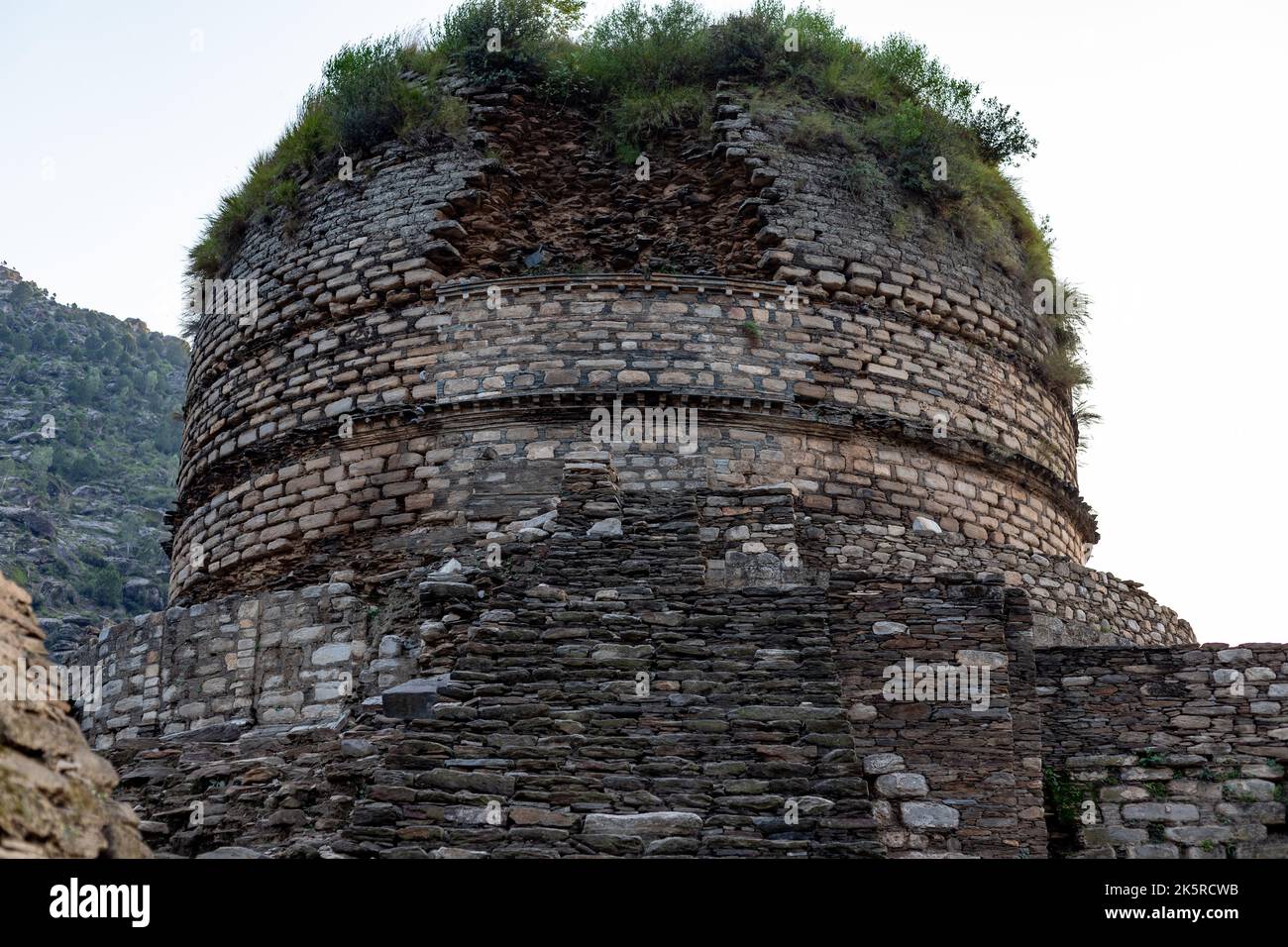 Amluk-Dara Stupa liegt im Swat-Tal von Pakistan. [1] Es ist ein Teil der Gandhara-Zivilisation in Amluk-Dara. Es wird angenommen, dass die Stupa BU war Stockfoto