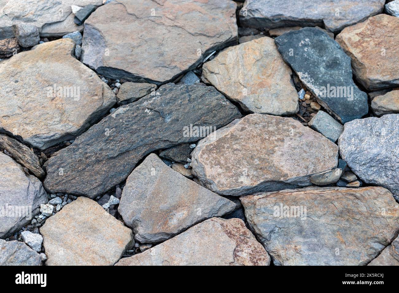 Die Felsen wurden verwendet, um den Boden der Amluk Dara Stupa zu bauen Stockfoto