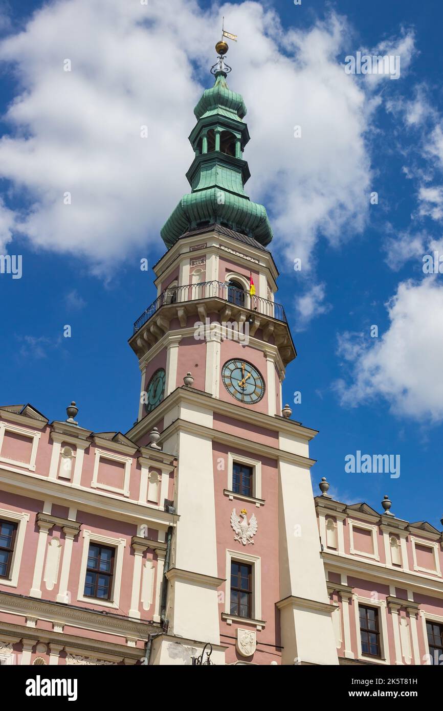 Uhrenturm des historischen Rathauses in Zamosc, Polen Stockfoto