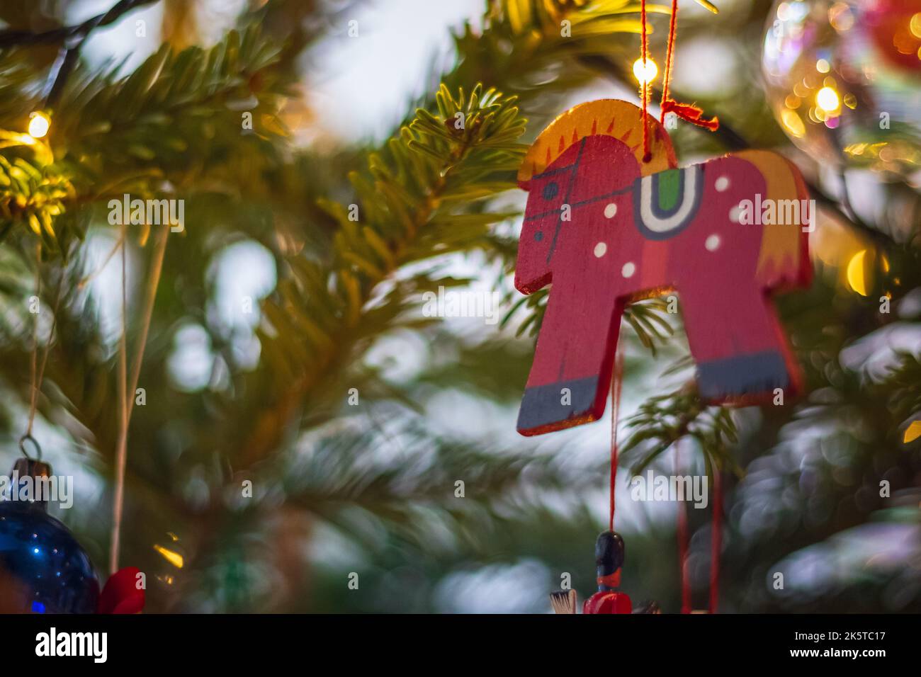 Weihnachten Urlaub Hintergrund mit Baumschmuck Stockfoto