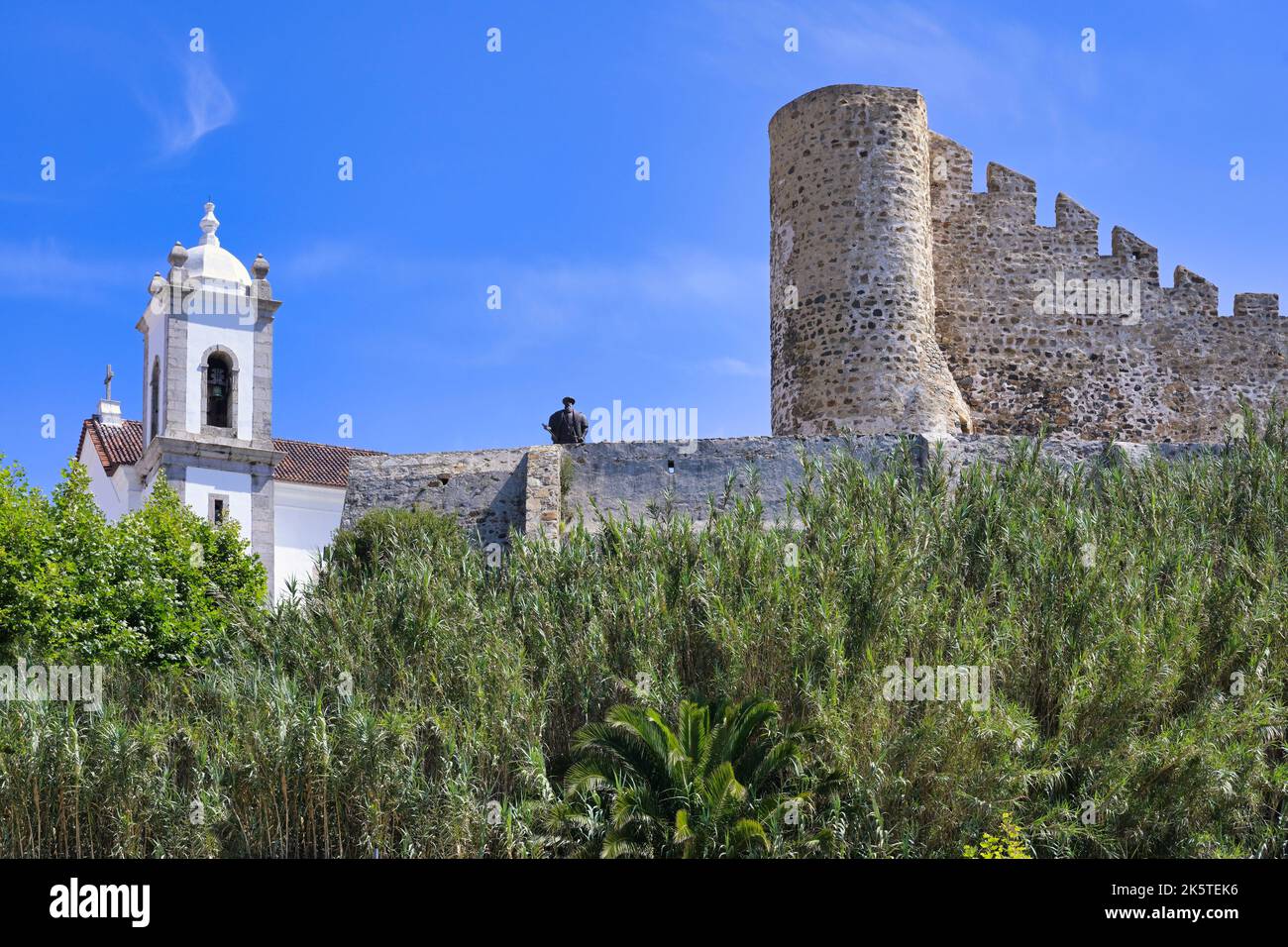 Sines Festung und St. Salvador Kirche, Vasco da Gama Statue auf der Oberseite, Alentejo, Portugal Stockfoto