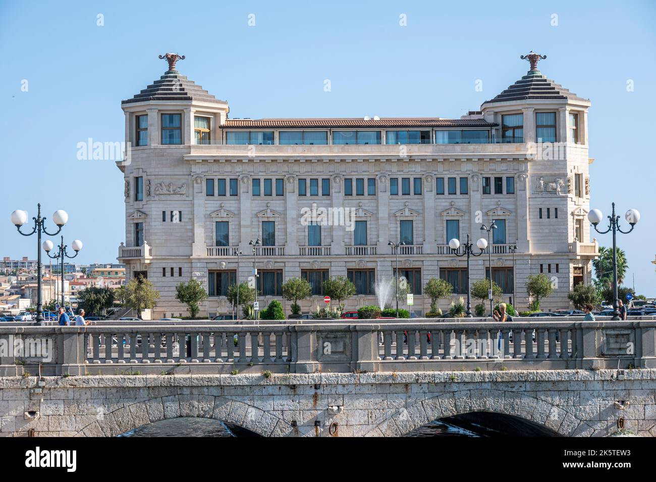 Syrakus, Italien - 09-16-2022: Schönes Gebäude in Ortigia Stockfoto