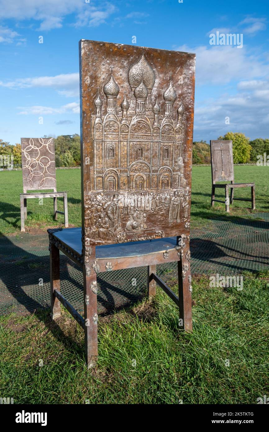 Die Kunstwerke des Künstlers Hew Locke auf Runnymede Meadows, Surrey, England, anlässlich des 800. Jahrestages der Versiegelung der magna carta Stockfoto