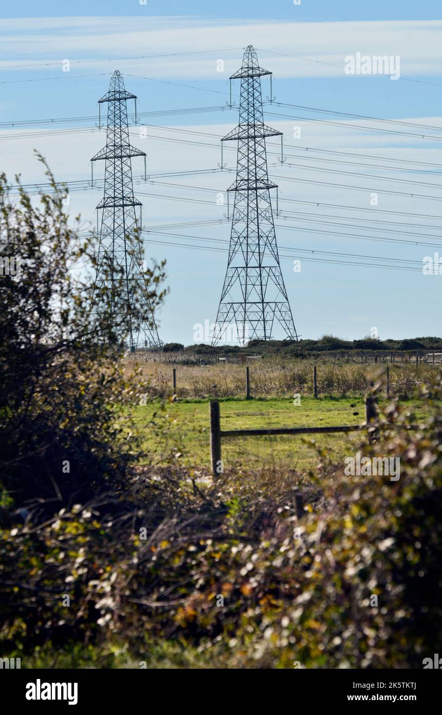 Stromverteilermasten dungeness kent england Stockfoto
