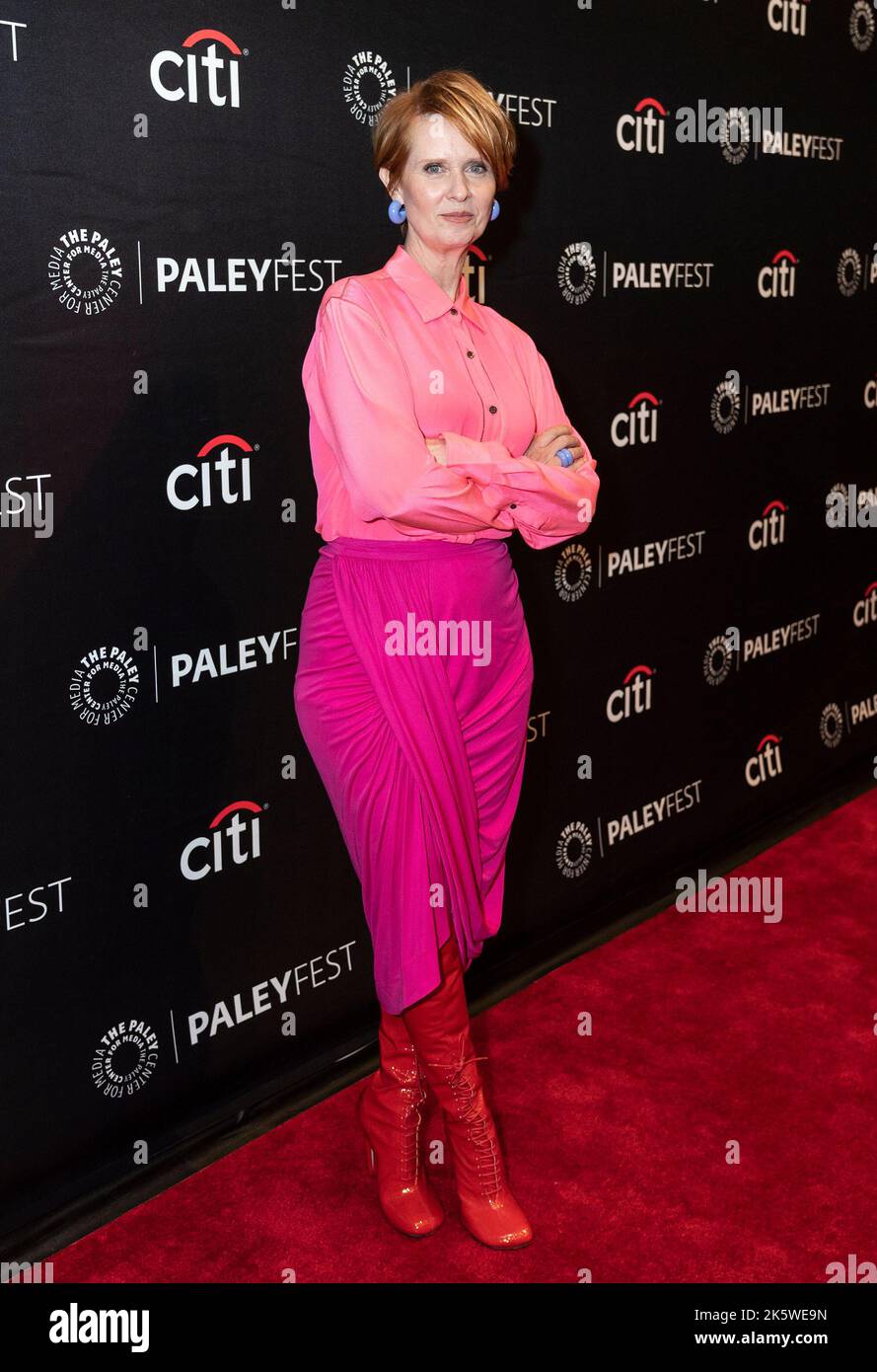 9. Oktober 2022, New York, New York, USA: Cynthia Nixon nimmt am PaleyFest Teil und präsentiert das Gilded Age Panel im Paley Center for the Media (Bildquelle: © Fotograf Lev Radin/Pacific Press via ZUMA Press Wire) Stockfoto