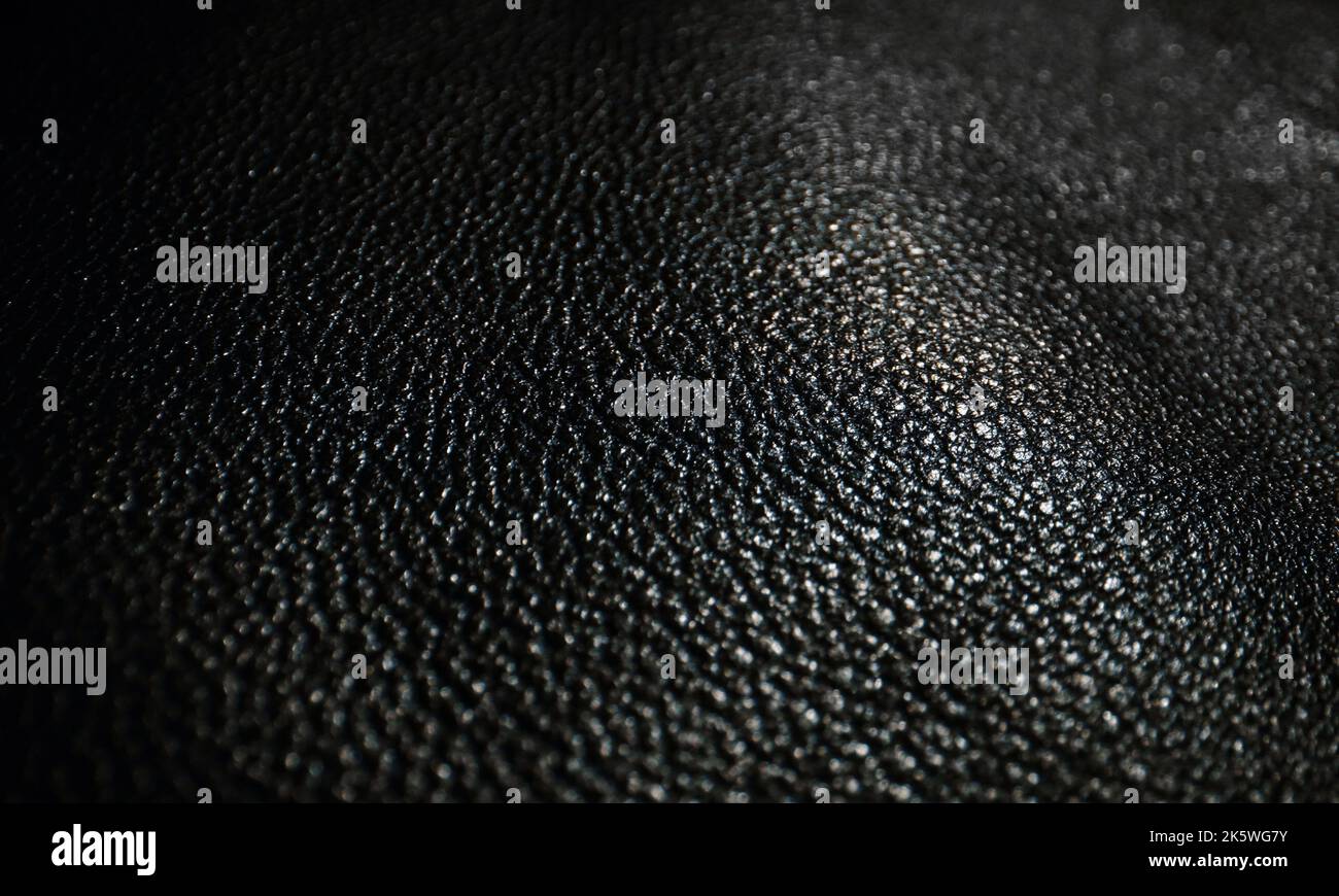 Schwarz gegerbtes Kunstleder. Makroansicht. Stockfoto