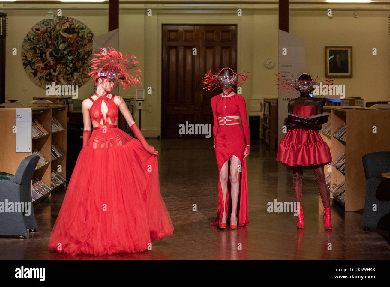 Melbourne, Australien, 10.. Oktober 2022. Melbourne Fashion Week in der State Library of Victoria. Quelle: Jay Kogler/Alamy Live News Stockfoto