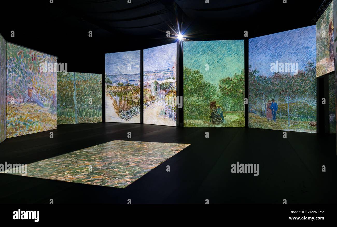 Immersive Veranstaltung mit riesigen Bildern von Gemälden bei Van Gogh Alive Visual Experience, Edinburgh, Schottland, Großbritannien Stockfoto