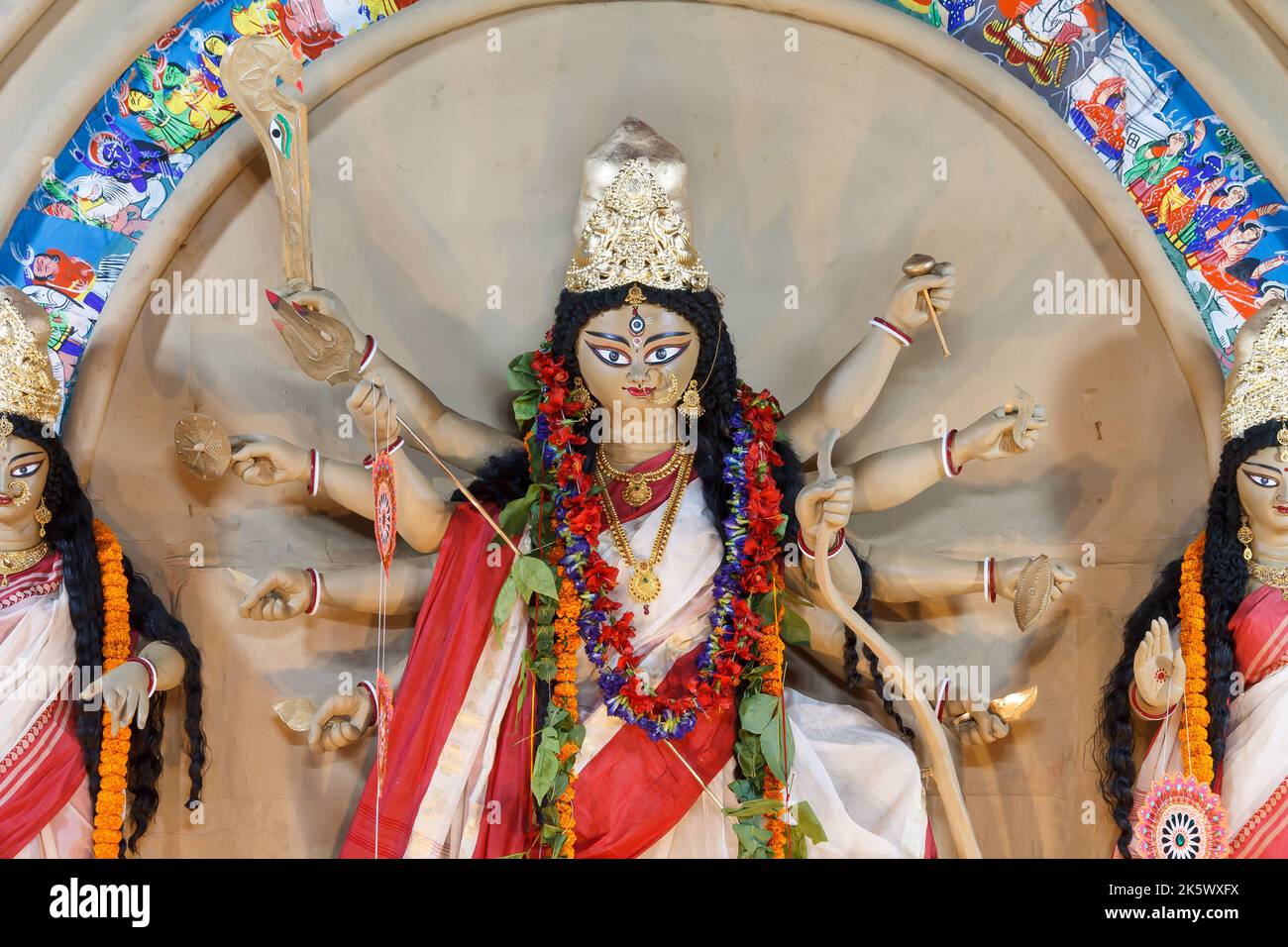 Mayur Vihar , Phase-I , Neu-Delhi , Indien,Dt-02 Oct 2022.A VEW of Durga Idiol within Puja Pandal Stockfoto
