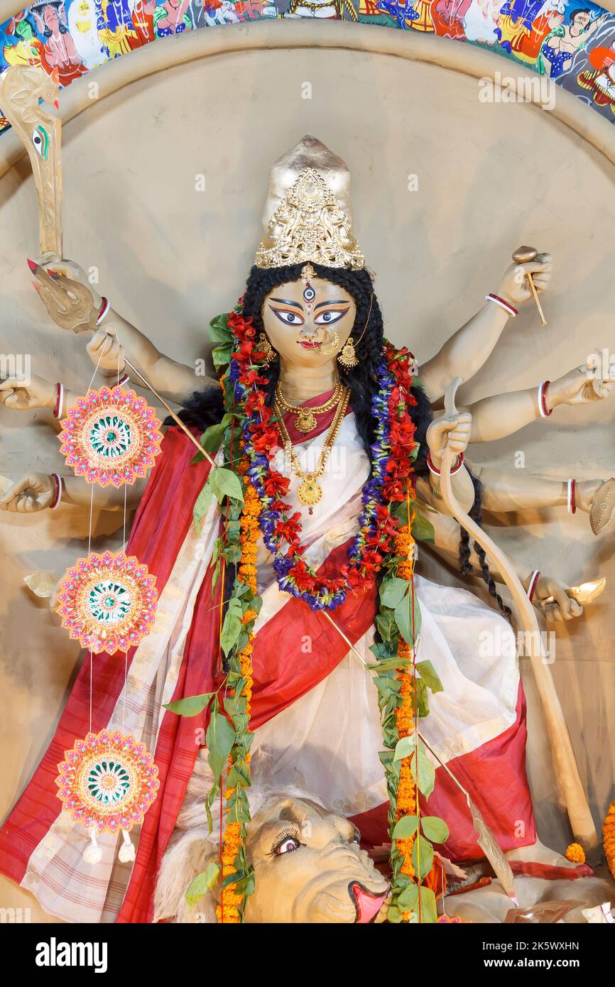 Mayur Vihar , Phase-I , Neu-Delhi , Indien,Dt-02 Oct 2022.A VEW of Durga Idiol within Puja Pandal Stockfoto