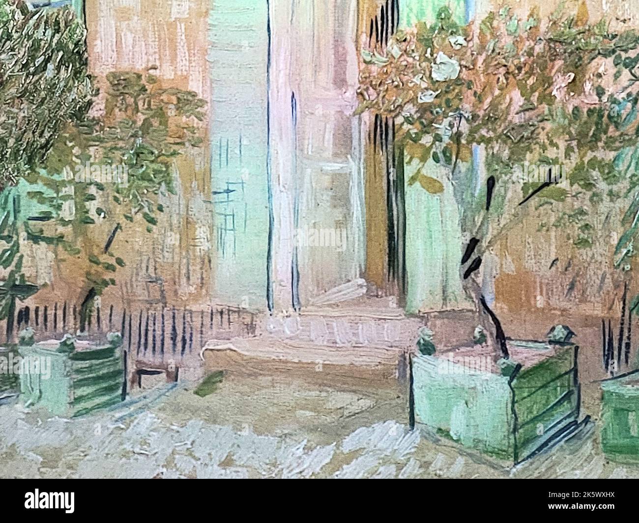 Beschnittene impressionistische Kunstwerke einer Tür mit Topfbäumen Stockfoto