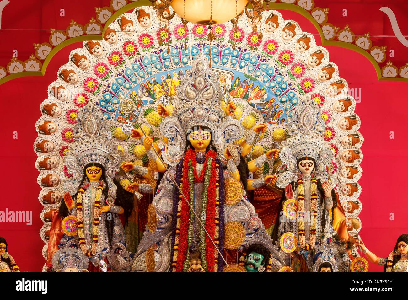 Kali Mandir Society , C.R.Park , New Delhi ,Dt-2 Oct 2022.Ein Blick auf Durga Idiol im Puja Pandal Stockfoto
