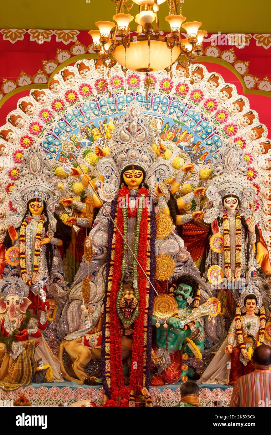 Kali Mandir Society , C.R.Park , New Delhi ,Dt-2 Oct 2022.Ein Blick auf Durga Idiol im Puja Pandal Stockfoto