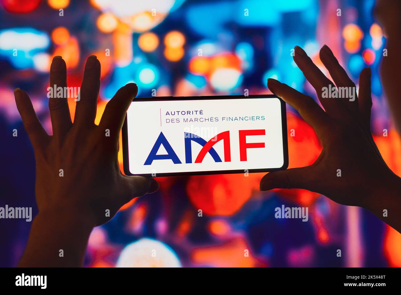 Brasilien. 10. Oktober 2022. In dieser Abbildung wird das Logo der Autorité des Marchés Financiers (AMF) auf einem Smartphone-Bildschirm angezeigt. (Foto von Rafael Henrique/SOPA Images/Sipa USA) Quelle: SIPA USA/Alamy Live News Stockfoto Brasilien. 10. Oktober 2022. In dieser Abbildung wird das Logo der Autorité des Marchés Financiers (AMF) auf einem Smartphone-Bildschirm angezeigt. (Foto von Rafael Henrique/SOPA Images/Sipa USA) Quelle: SIPA USA/Alamy Live News Stockfoto