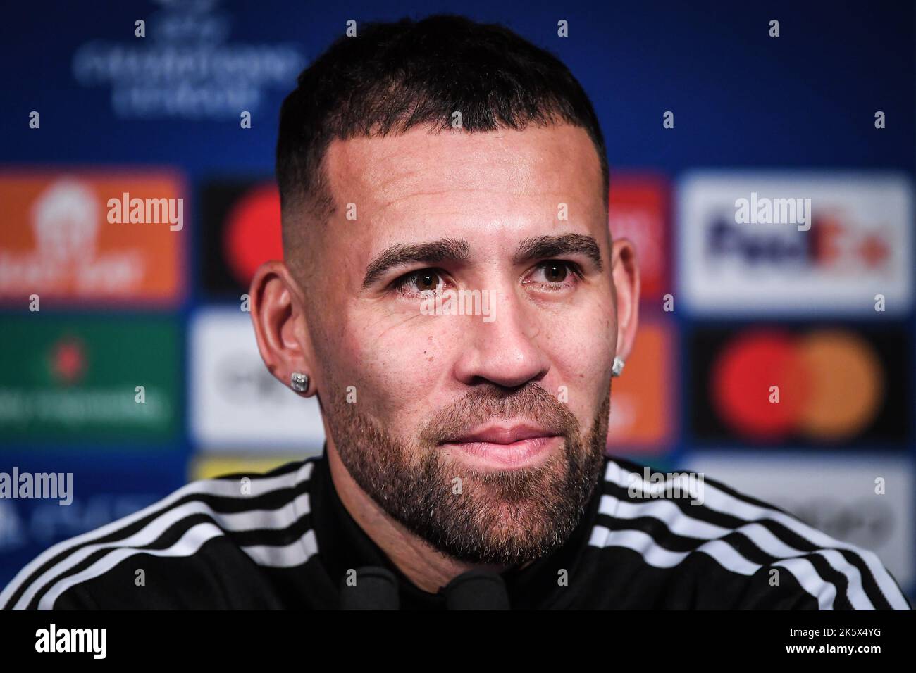 Paris, Frankreich, Frankreich. 10. Oktober 2022. Nicolas OTAMENDI aus Benfica während einer Pressekonferenz der SL Benfica im Stadion Parc des Princes am 10. Oktober 2022 in Paris, Frankreich. (Bild: © Matthieu Mirville/ZUMA Press Wire) Stockfoto