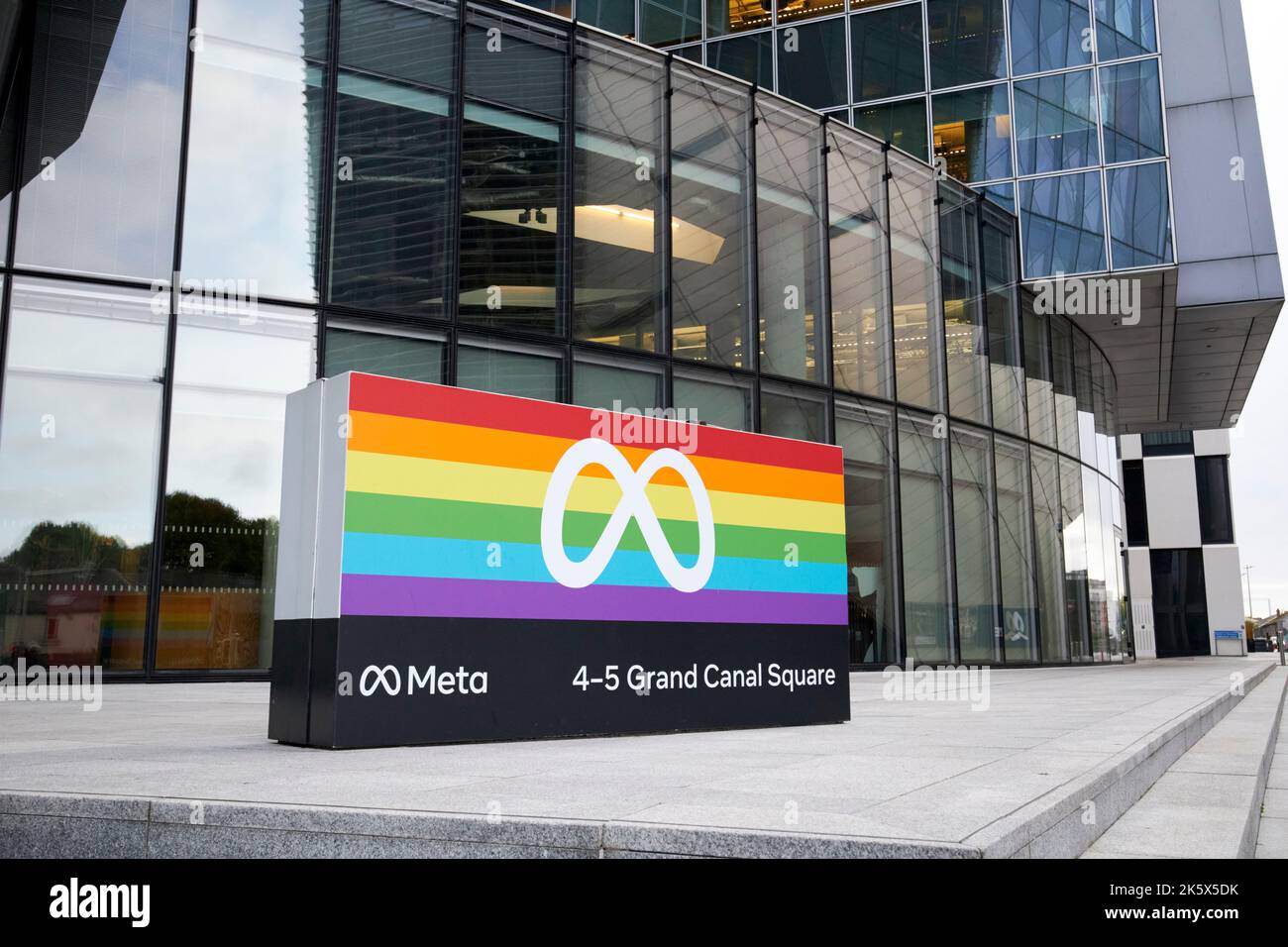 meta facebook emea Hauptsitz 4-5 Grand Canal Square dublin republik irland Stockfoto