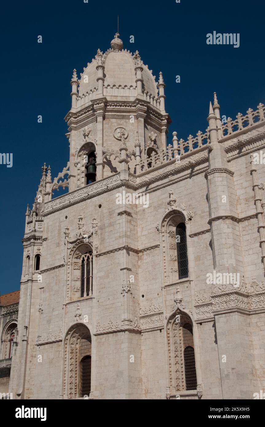 Turm, Mosteiro de Jeronimos, Detail einer kunstvollen Skulptur im manuelinischen Stil, Belem, Lissabon, Portugal Stockfoto