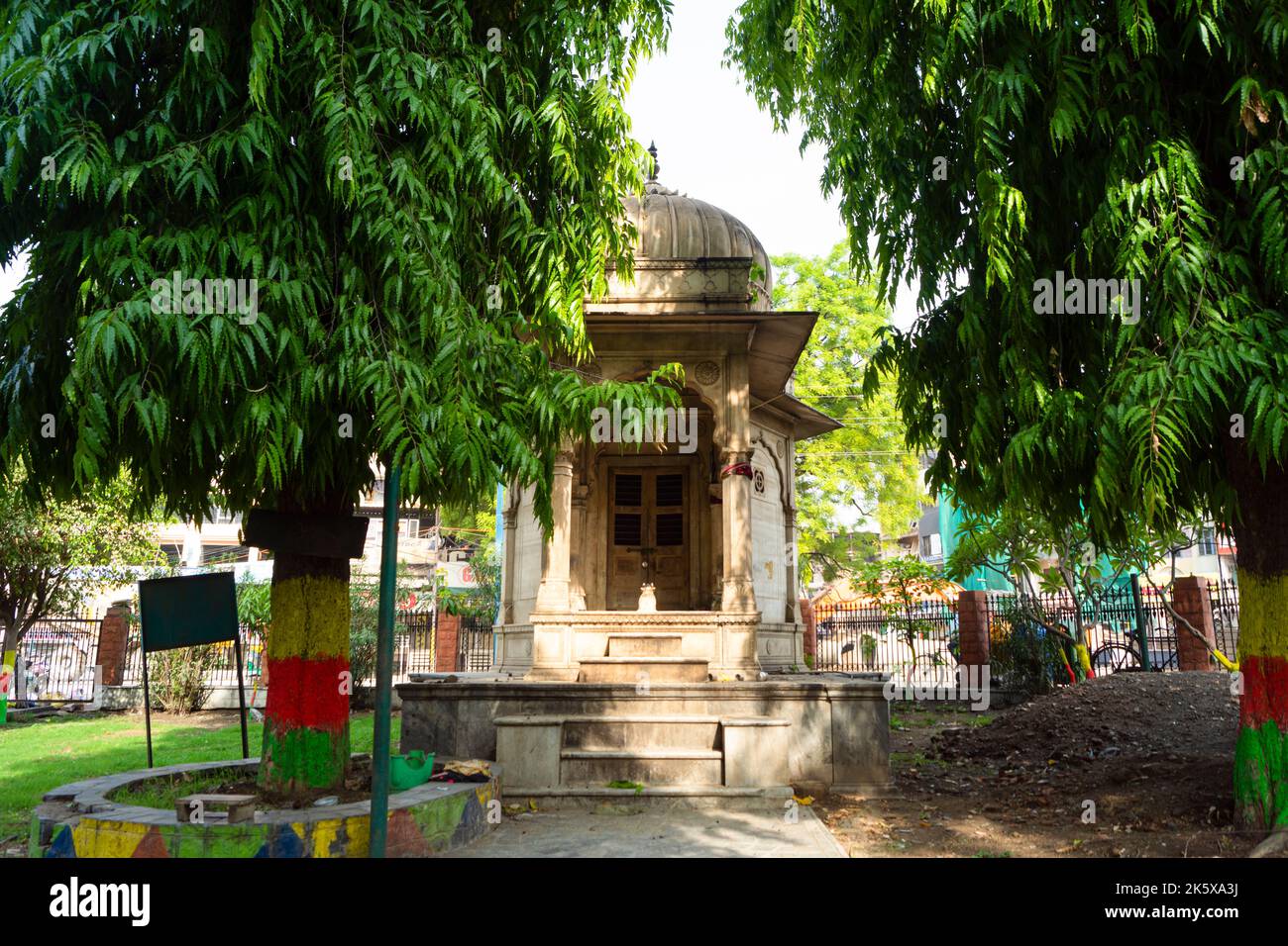 Kleiner Tempel in Krishnapura Chhatri, Indore, Madhya Pradesh. Indische Architektur. Alte Architektur des indischen Tempels. Stockfoto