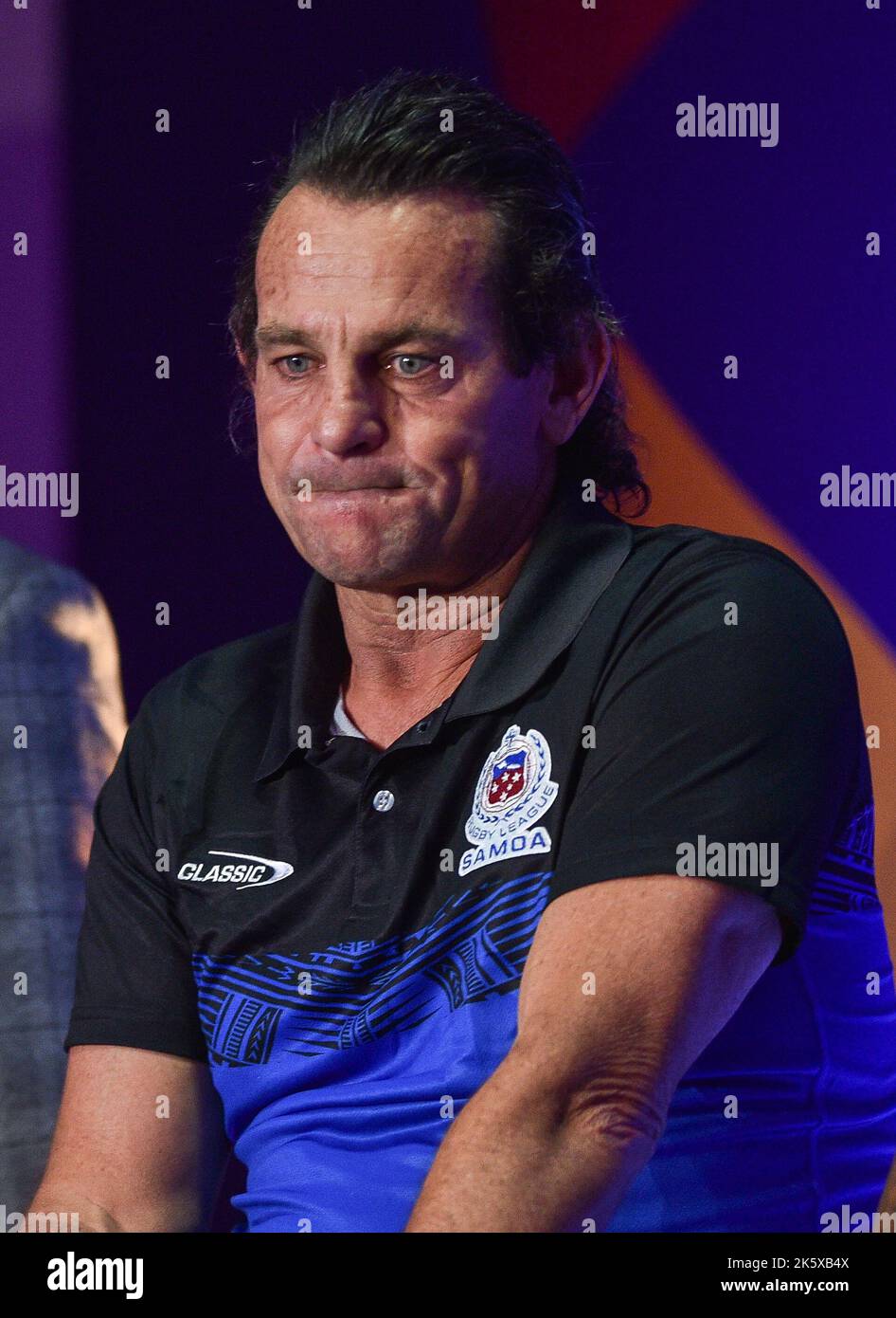 Manchester, England - 10.. Oktober 2022 - Matt Parish Leiter Coach of Samoa spricht während der Rugby League World Cup RLWC 2021 Start im Science Museum, Manchester, Großbritannien Stockfoto