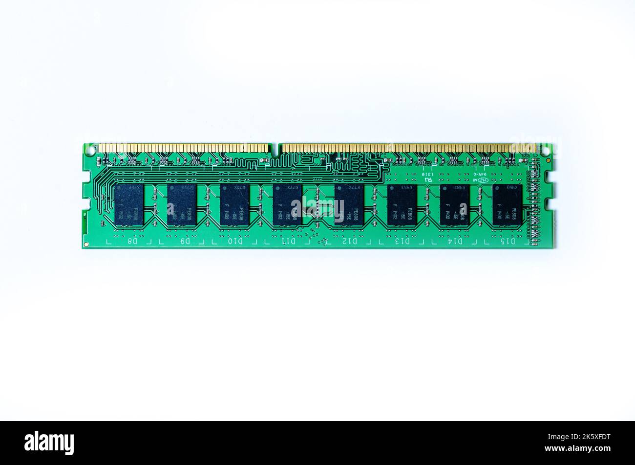 Computerspeicherkarte Close up Speichersockel an Bord Computerserver RAM auf weißem Hintergrund . System, Hauptspeicher, Random Access Memory, onboard, com Stockfoto