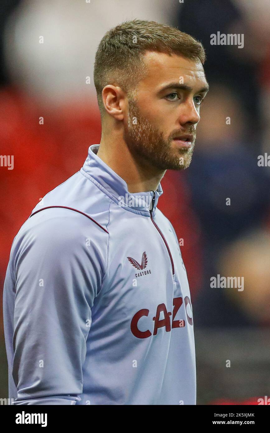 Calum Chambers #16 von Aston Villa während der Aufwärmphase vor dem Premier League-Spiel Nottingham Forest gegen Aston Villa in City Ground, Nottingham, Großbritannien, 10.. Oktober 2022 (Foto von Gareth Evans/Nachrichtenbilder) Stockfoto