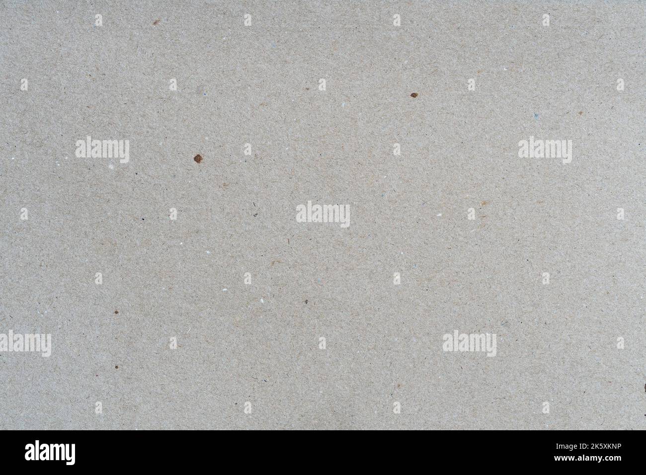 Nahaufnahme mit organischer Kartonstruktur. Handwerk Papier Textur Karton Hintergrund. Recycelbares Material Stockfoto