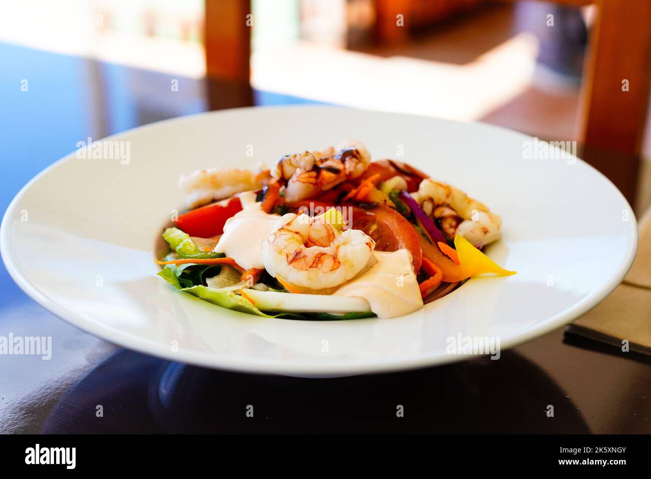 Shrimp Seafood Salat mit frischen Zutaten Stockfoto