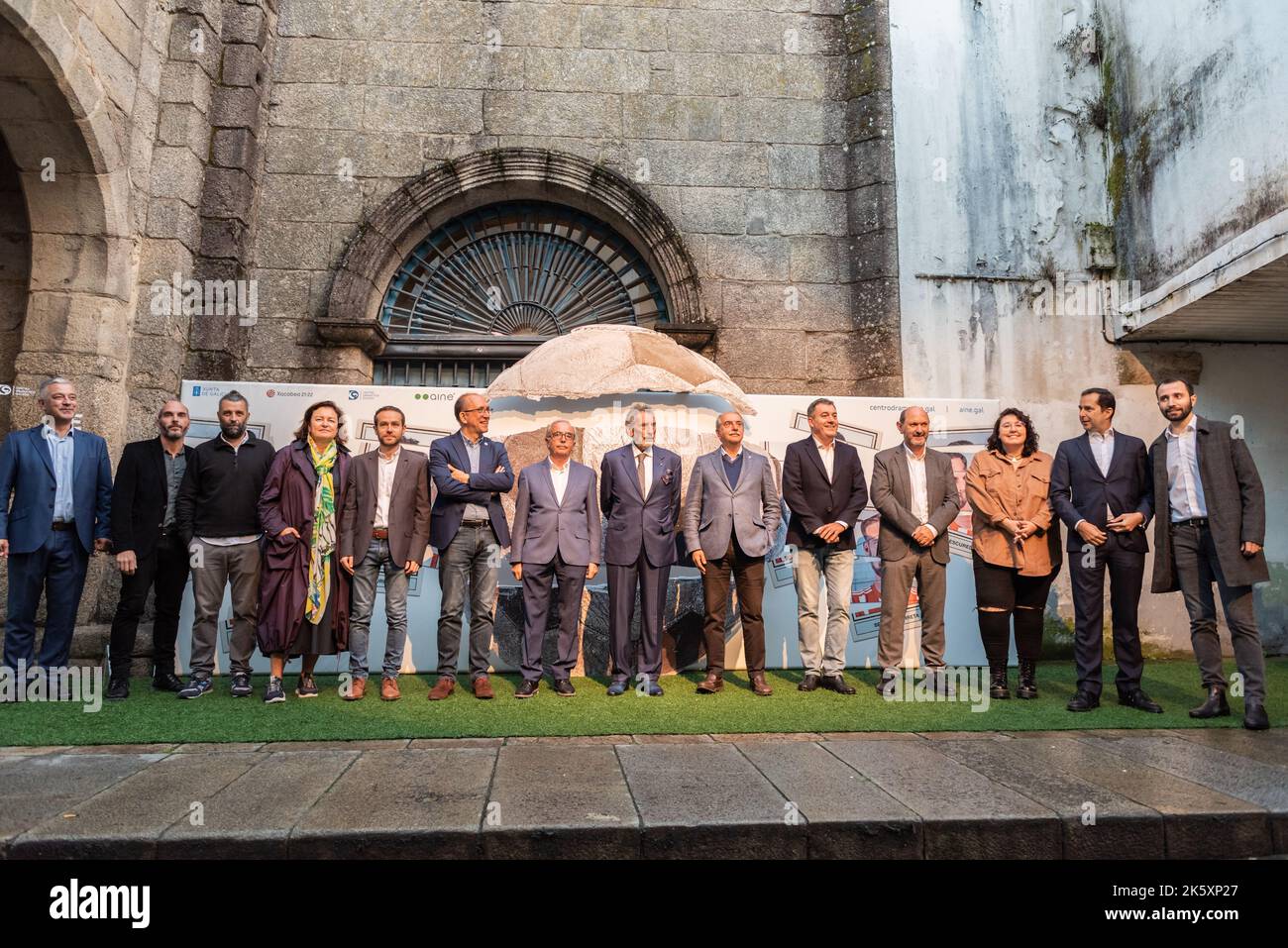 santiago, spanien. 29. september 2022 Fotocal mit roman lalin, Conselleiro de cultura. carlos mourino, tito asorey und Autorien. Stockfoto