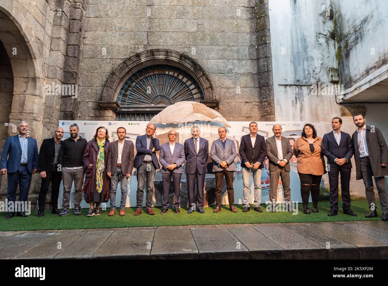 santiago, spanien. 29. september 2022 Fotocal mit roman lalin, Conselleiro de cultura. carlos mourino, tito asorey und Autorien. Stockfoto