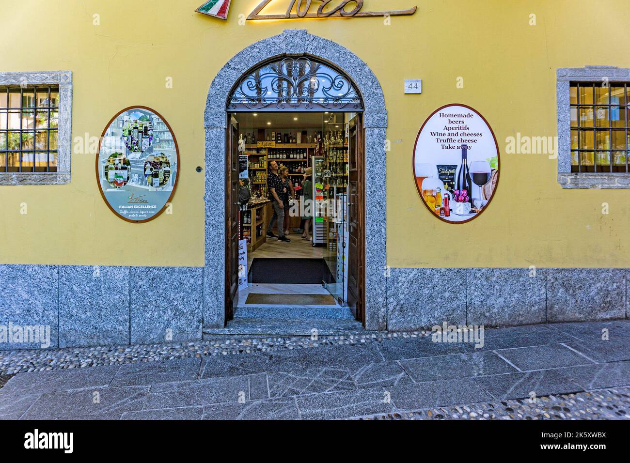 Da Caio, Feinkostladen in Bellagio, am Comer See, Italien. Stockfoto