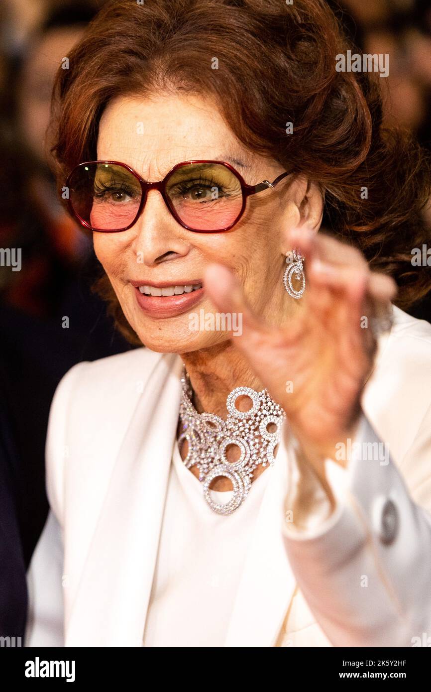Mailand, Italien. 10. Oktober 2022. Die italienische Schauspielerin Sophia Loren bei der Eröffnung ihres Restaurants Sophia Loren Restaurant Milano Credit: SOPA Images Limited/Alamy Live News Stockfoto