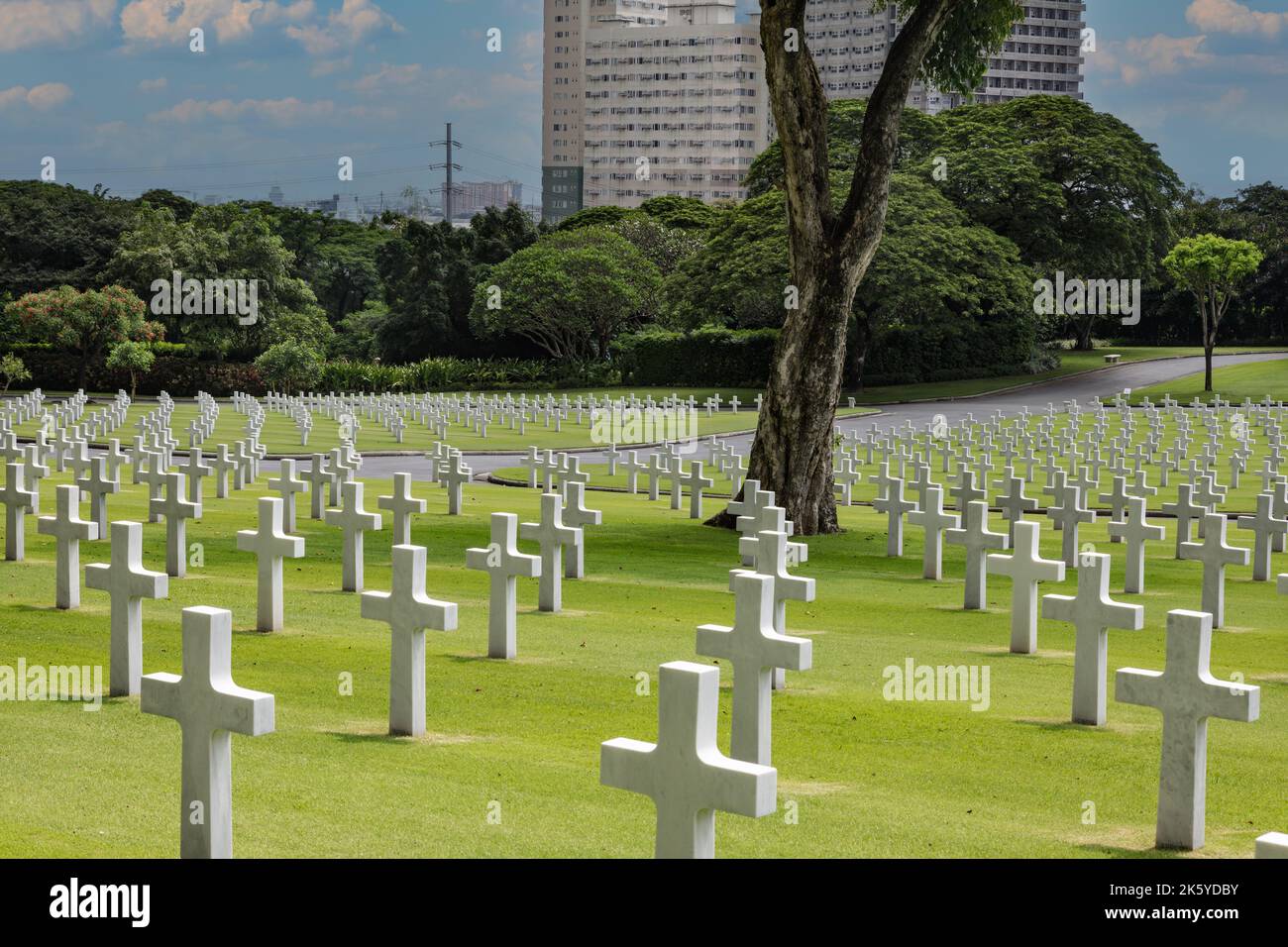 Manila American Cemetery and Memorial, auf dem Mitglieder der amerikanischen und philippinischen Streitkräfte, die WW2 auf den Philippinen getötet wurden, verfielen Stockfoto