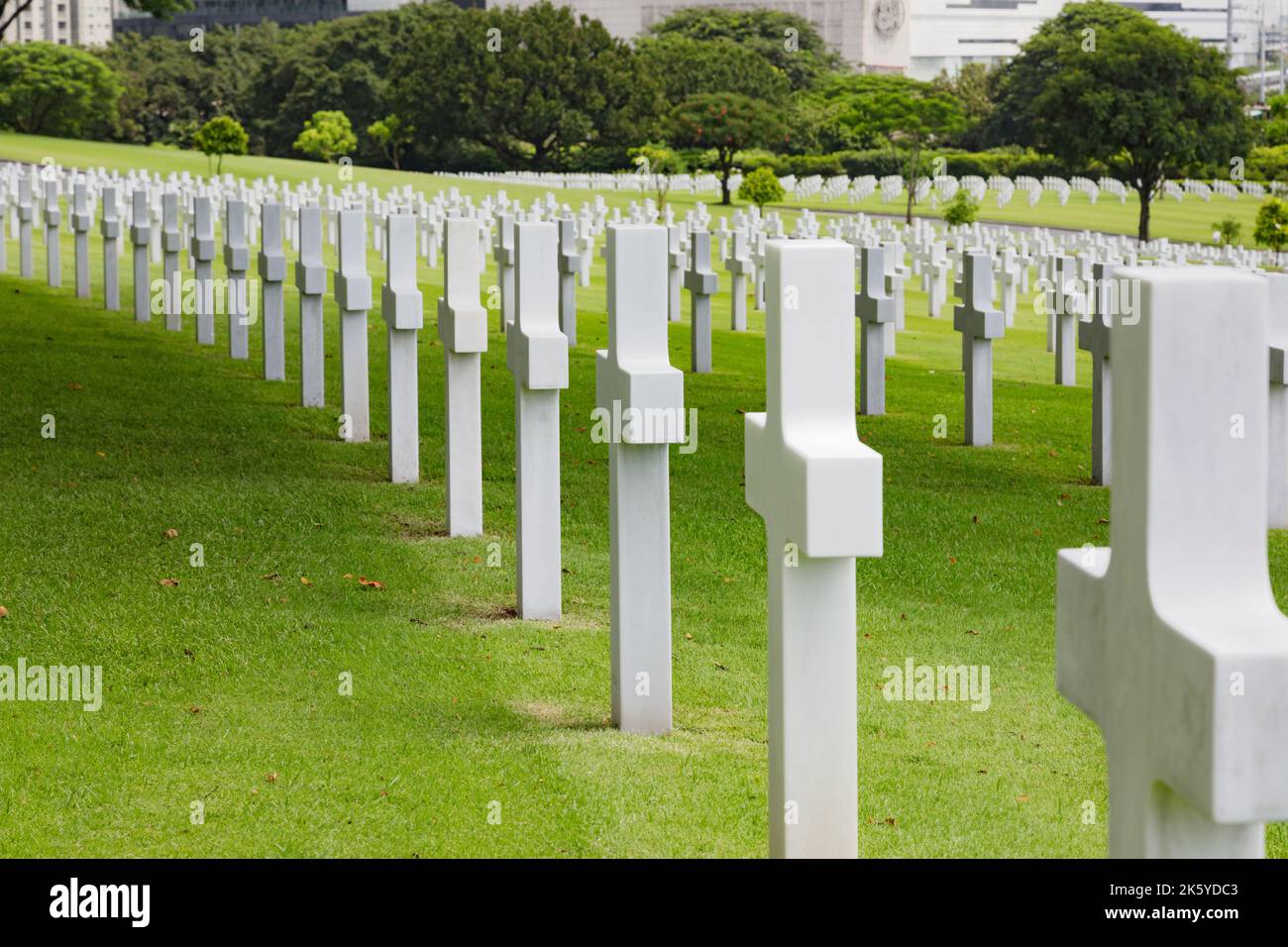 Manila American Cemetery and Memorial, auf dem Mitglieder der amerikanischen und philippinischen Streitkräfte, die WW2 auf den Philippinen getötet wurden, verfielen Stockfoto