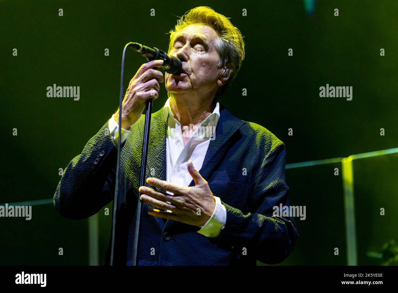 Glasgow, Schottland,10.. Oktober 2022, Roxy Music tritt live im OVO Hydro in Glasgow auf am Montag, den 10.. Oktober 2022, waren Bryan Ferry, Andy Mackay, Phil Manzanera und Paul Thompson wieder auf der Bühne, um das 50.-jährige Bestehen ihres bahnbrechenden Debütalbums zu feiern. Hauptbesetzung Bryan Ferry – Gesang, Keyboards, Klavier, Andy Mackay – Saxophon, Oboe, Keyboards, Backing Vocals Paul Thompson – Schlagzeug Phil Manzanera – Leadgitarre, gelegentlich Backing Vocals und Bass Bild: Alan Rennie Foto: Alan Rennie/Alamy Live News Stockfoto