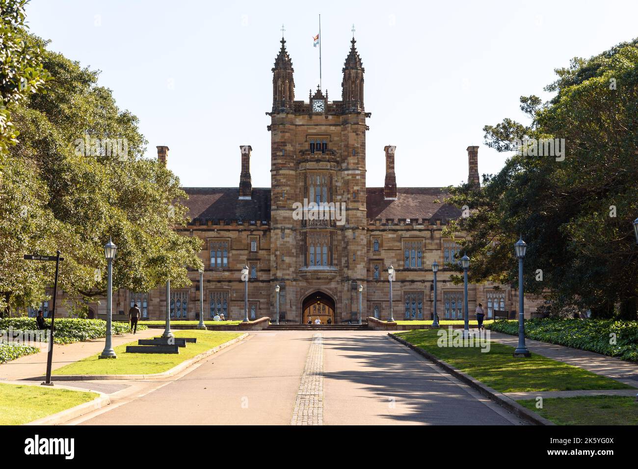 Das Hauptquadrangle der University of Sydney auf dem Campus Camperdown wurde aus Sandstein im viktorianischen Stil der Akademischen Gotik erbaut Stockfoto