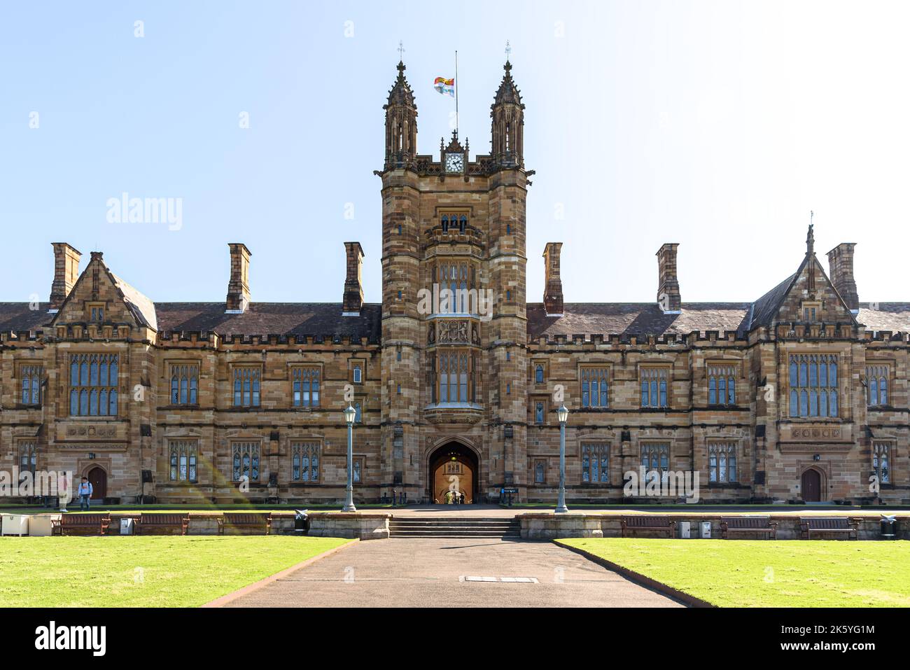 Das Hauptquadrangle der University of Sydney auf dem Campus Camperdown wurde aus Sandstein im viktorianischen Stil der Akademischen Gotik erbaut Stockfoto