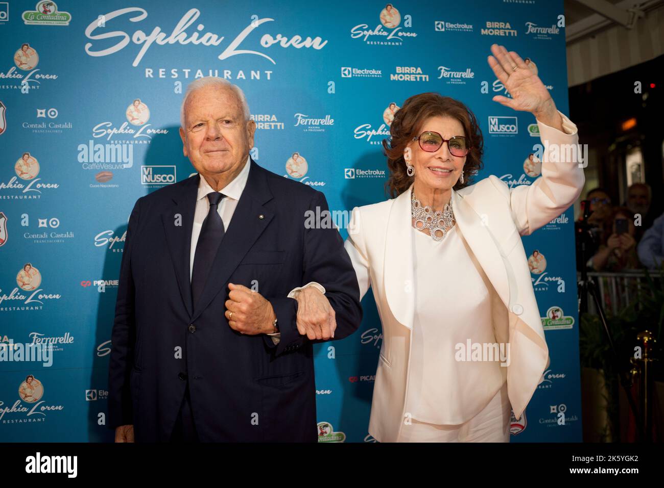 Sophia loren milano -Fotos und -Bildmaterial in hoher Auflösung – Alamy